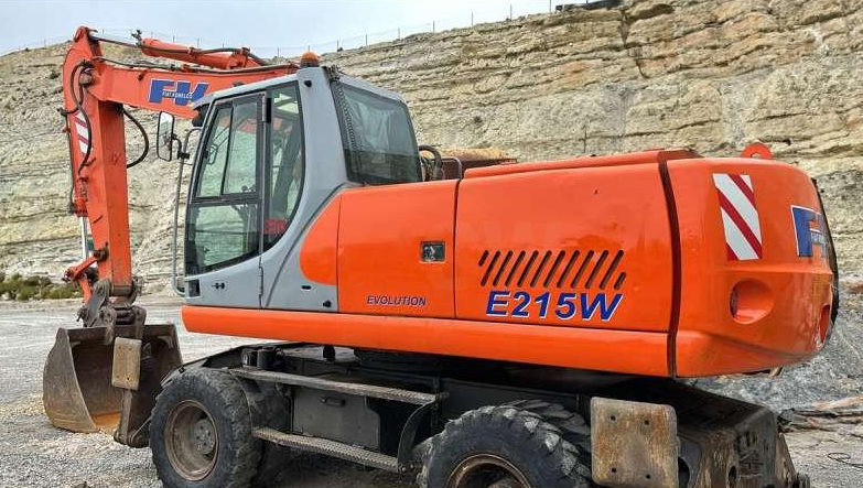 Kobelco E215W